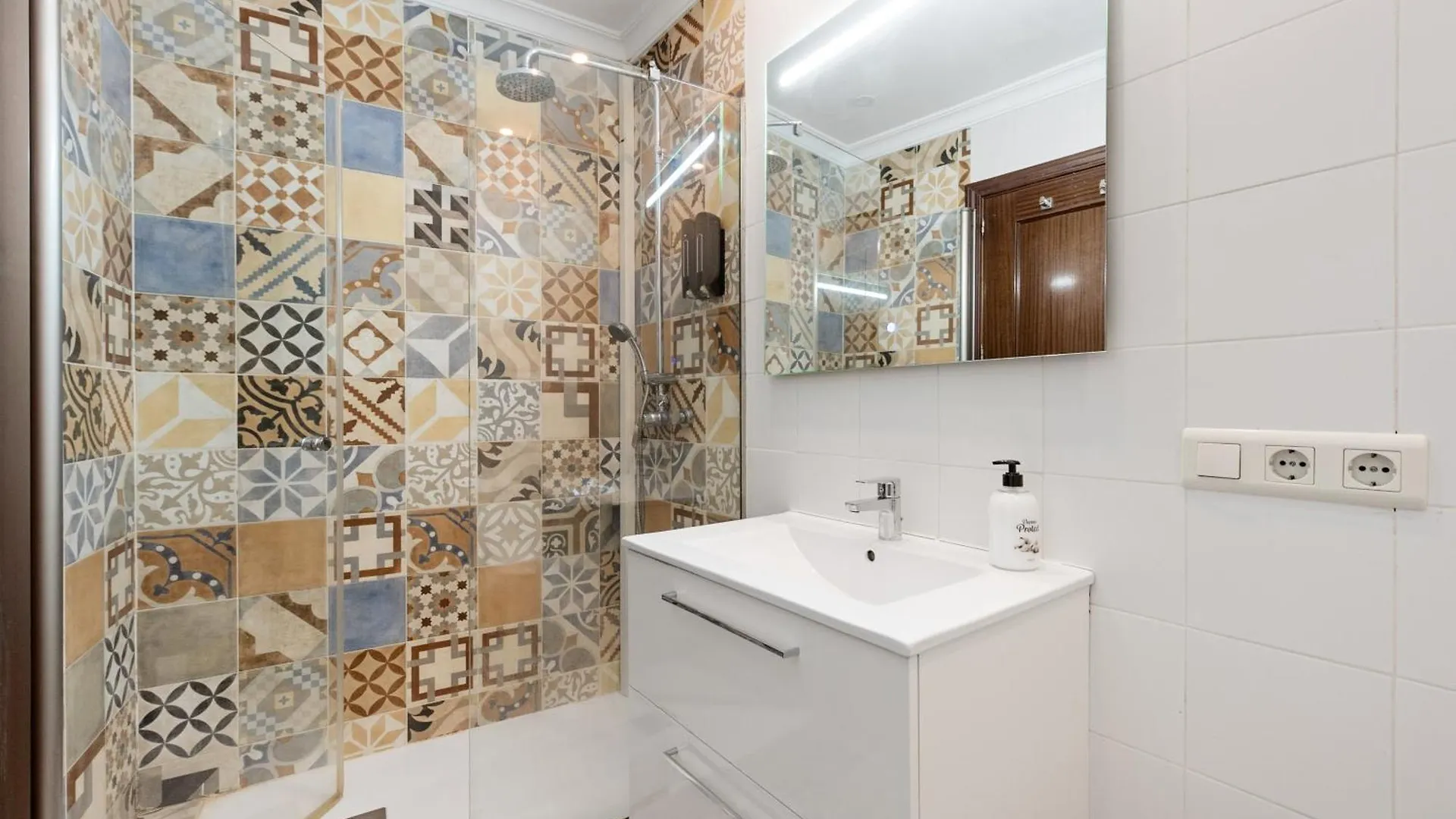 Apartamento Urbanchicmalaga 2Bedroom Oasis In Historic Malaga Centre
